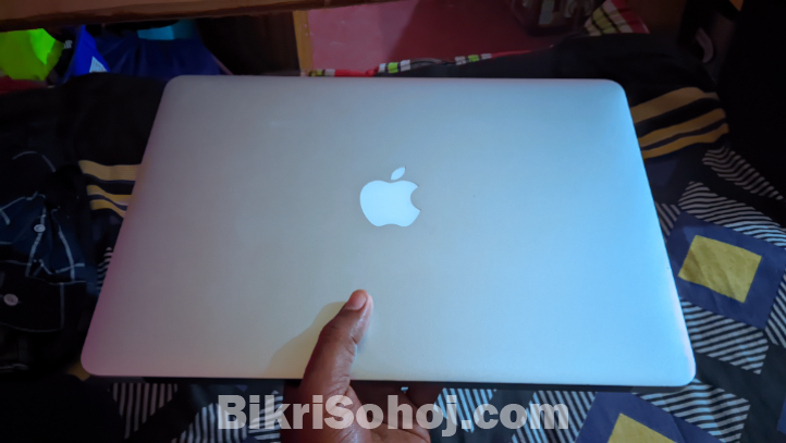 Apple MacBook